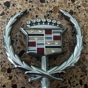 CADILLAC HOOD ORNAMENT EMBLEM FWD 1985-1993 DEVILLE FLEETWOOD GM # 1621063 OEM